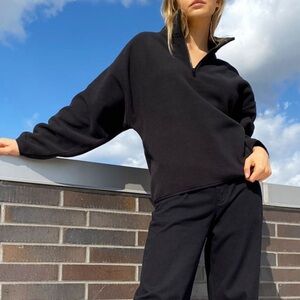 Aritzia TNA 1/4 Zip Fleece Black XS